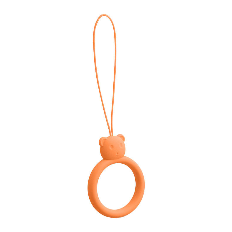 Um cordão de silicone para um anel de urso de telefone em um dedo laranja